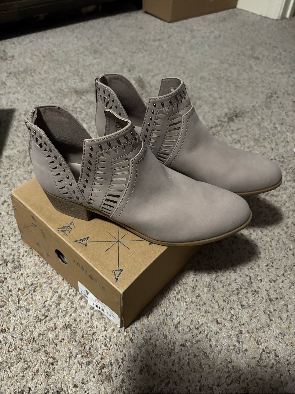 Indigo Rd Calvae Ankle Booties Womens 9 Taupe Studded Laser Cut Boho Bootie